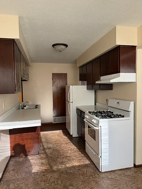 2 bed, 820 sqft, $1,250 — Photo 1