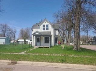 402 W Grant St, Winthrop, MN 55396