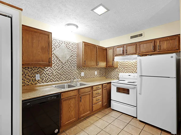 1405 Forest Ave #1405 — Photo 3
