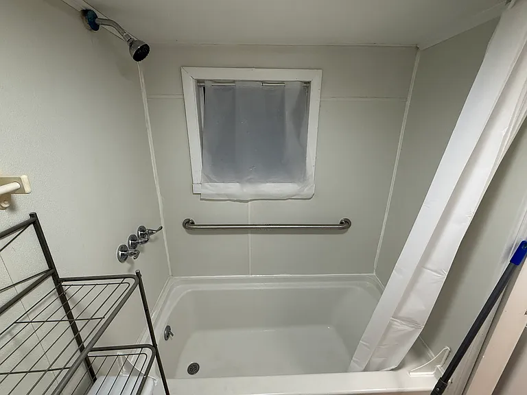 1004 Avenue E #1 — Photo 32