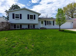 1006 5th St #A, Hampton, IL 61256