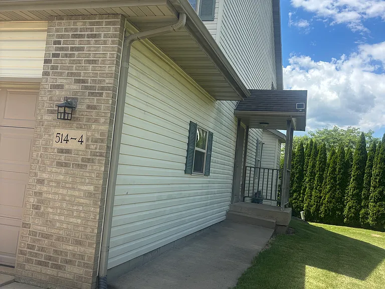 514 N Westmount Dr #4 — Photo 2
