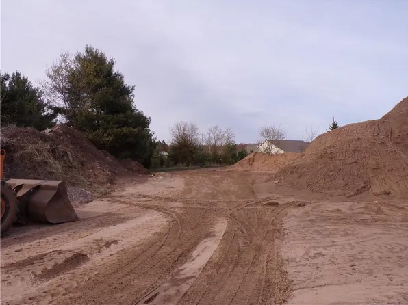 1664 Red Pine Court, Eau Claire, WI 54701