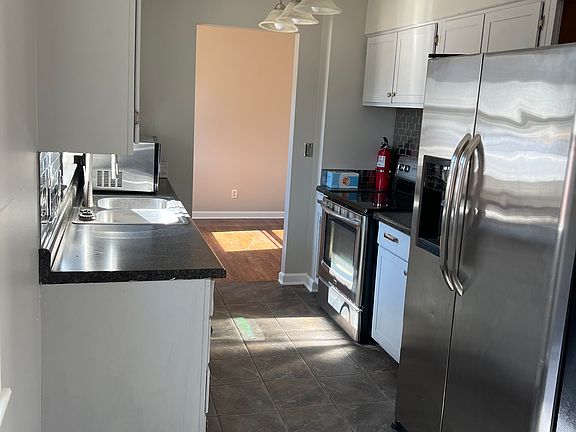 3rd image of 11021 Harney St