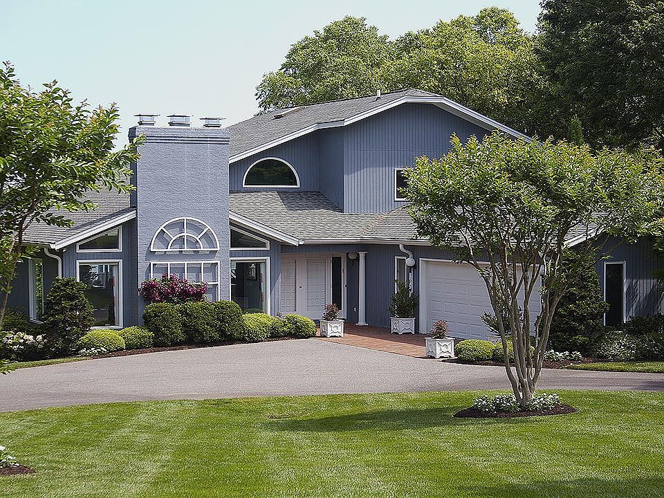 2690 Water's Edge