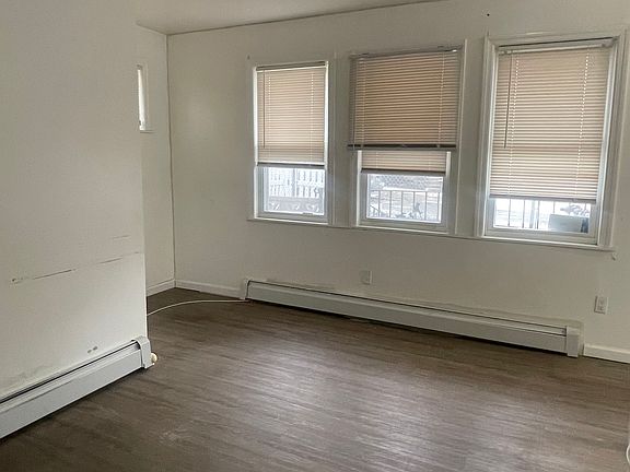3rd image of 149-44 Hollywood Ave Floor 1