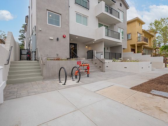 3rd image of 10218 Fernglen Ave #202