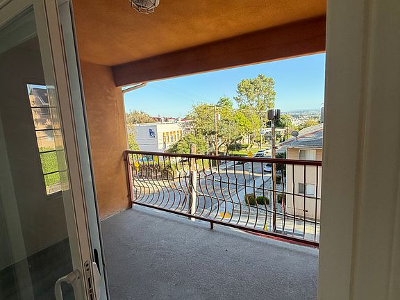 4th image of 1001 Hammond St