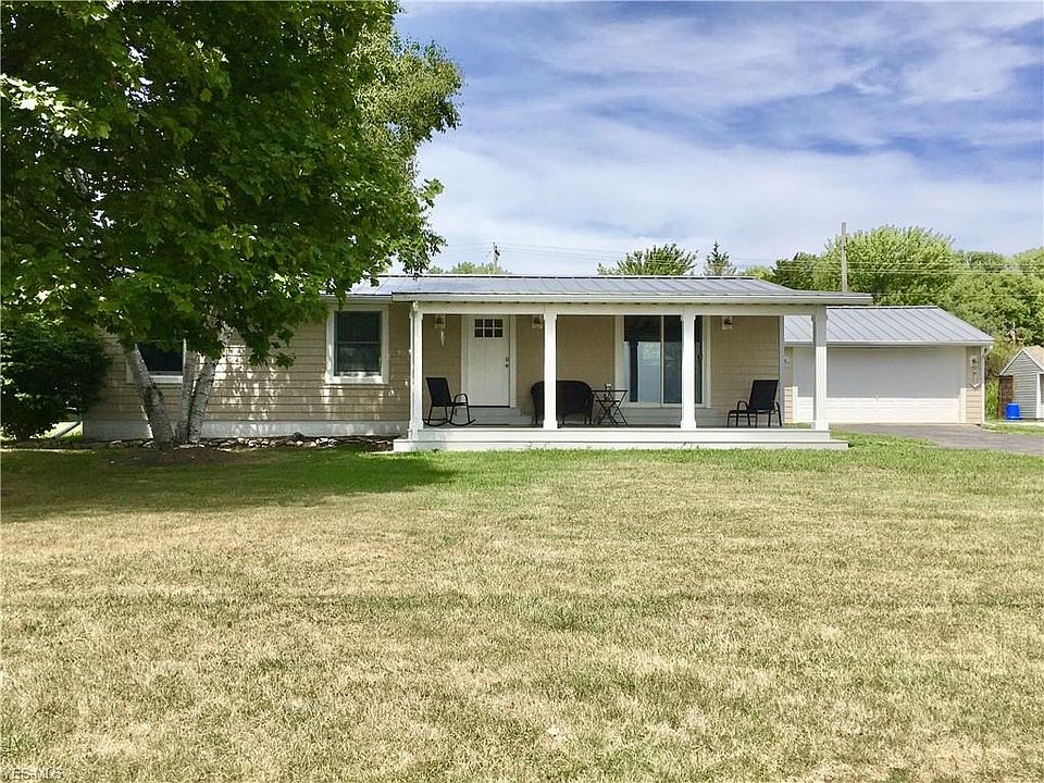 1st image of 409 W Lakeshore Dr