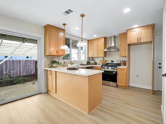 5th image of 31871 Kennet St