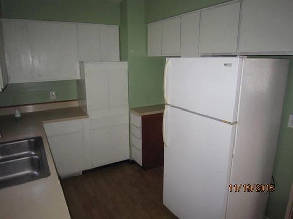 3rd image of 215 N Sunset Dr