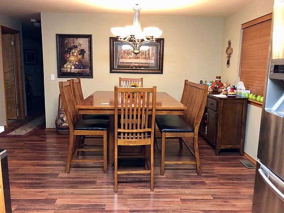 4th image of 402 S 82nd Ave
