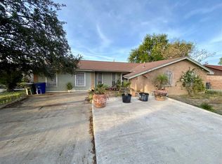 106 E Del Mar Blvd, Laredo, TX 78041