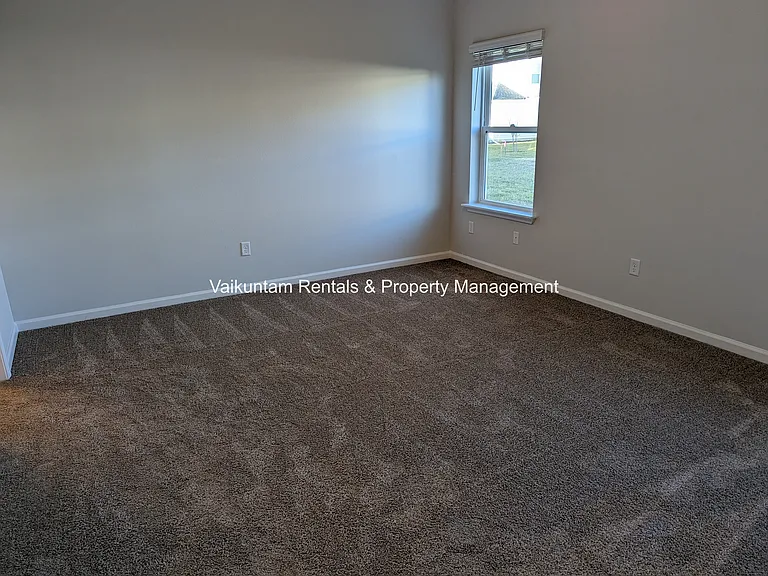 74 Newton Ln — Photo 23