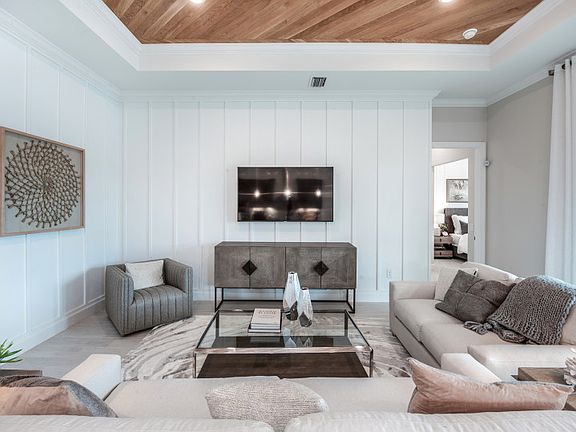 Large Gathering Room, Perfect for Entertaining
