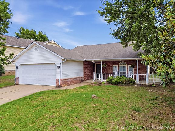 2nd image of 2408 SW Wolf Run Dr