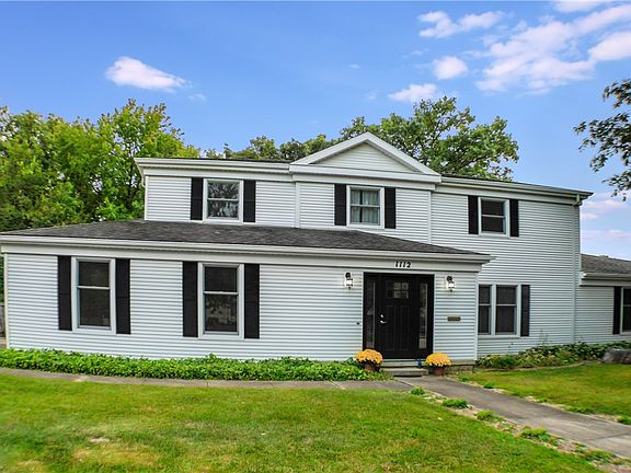 3rd image of 1112 Williamsburg Dr