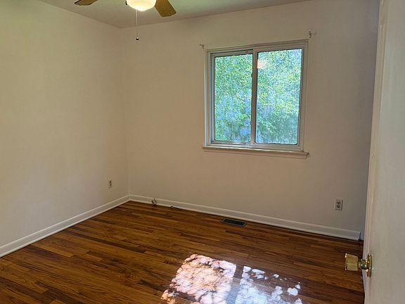 5th image of 6038 S Ivanhoe Ave