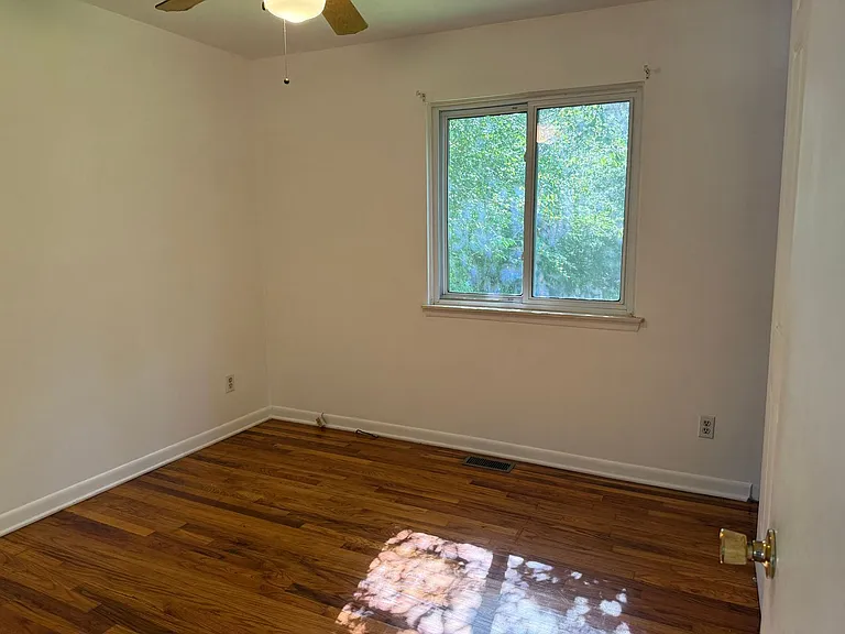 6038 S Ivanhoe Ave — Photo 5