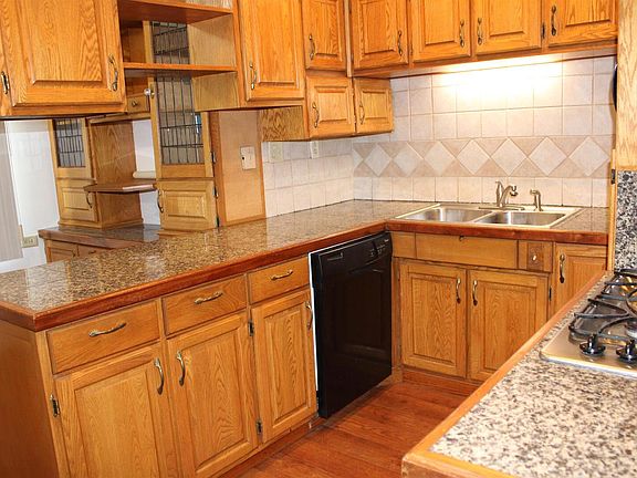 3rd image of 2930 W 1st St