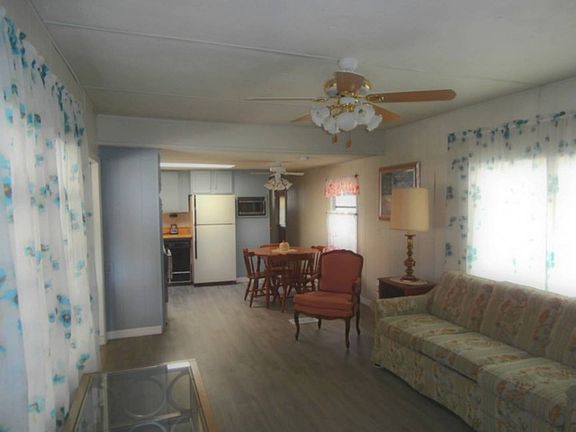 4th image of 63 Kent Dr