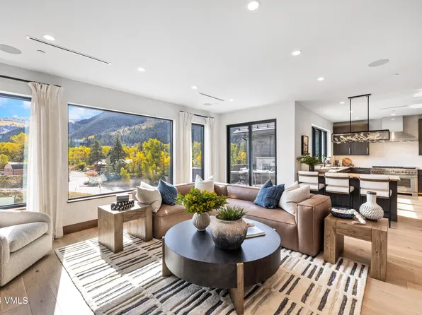 100 Goldfinch Dr Building 2-B, Avon, CO 81620
