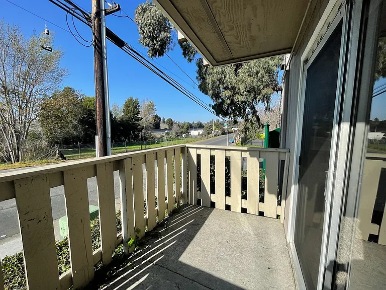 Sharis Apartments — Photo 31