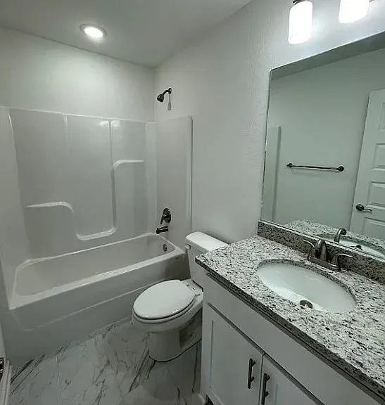 Upstairs full bathroom