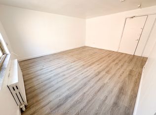 896 Eglinton Ave E #203, Toronto, ON M4G 2L2