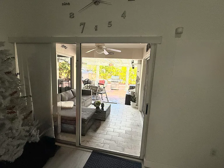 9121 SW 208th Ter — Photo 16