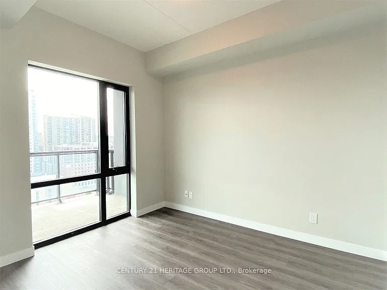 15 Queen St S #1413 — Photo 14