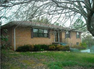 121 Gateway Ln, Rossville, GA 30741