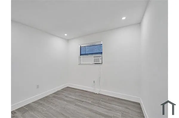 Building Photo - 5740 Mayo St #5