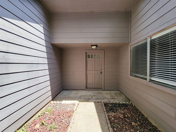 3rd image of 3415 Wingdale Ct