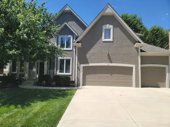 16016 Rosewood St, Overland Park, KS 66085
