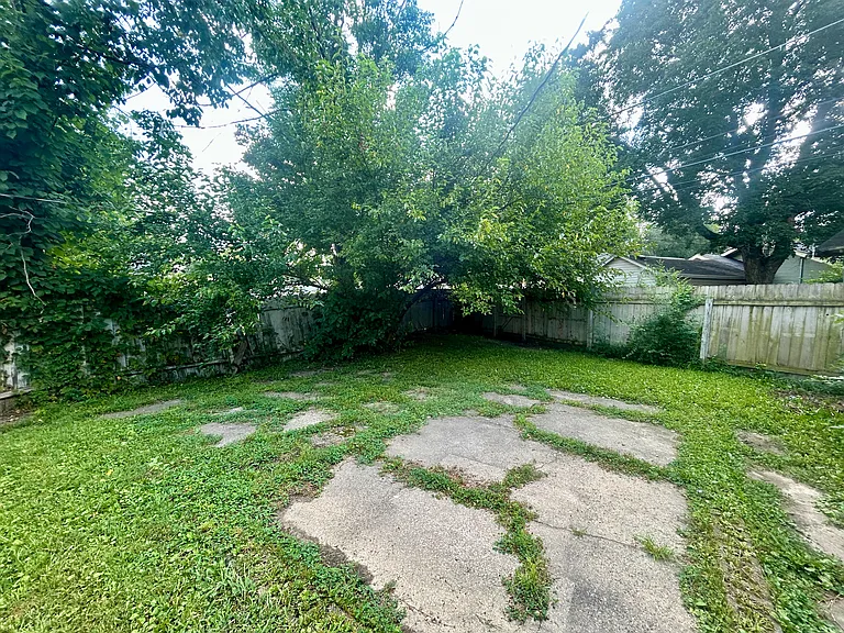 2827 E Brookside Ave — Photo 9