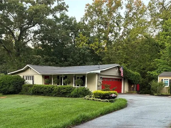 238 Currahee Cir, Toccoa, GA 30577