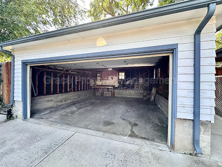 2610 S Gaylord St — Photo 18