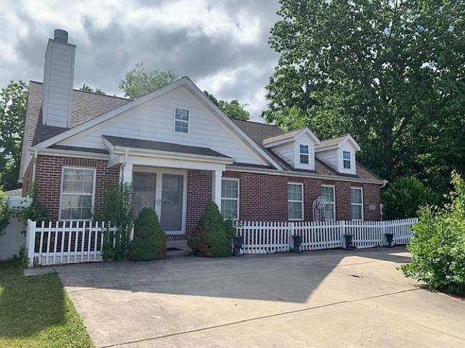 1st image of 817 Wellington Dr