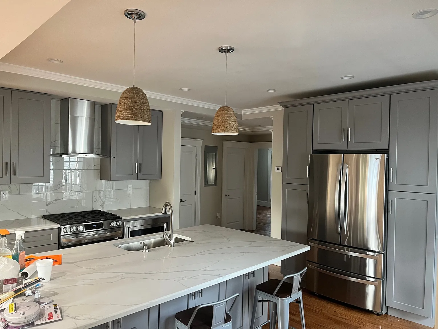 4 bed, 3.0 bath, $7,000 — Photo 1