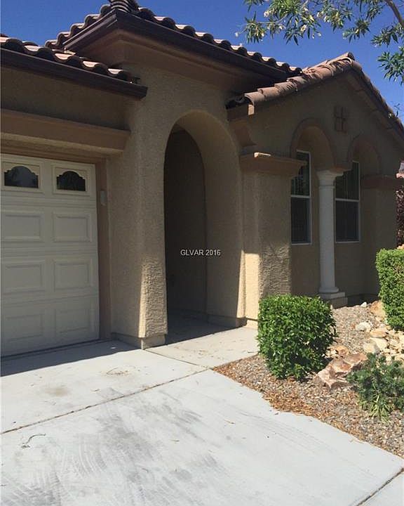 1st image of 204 Summit Creek Ave