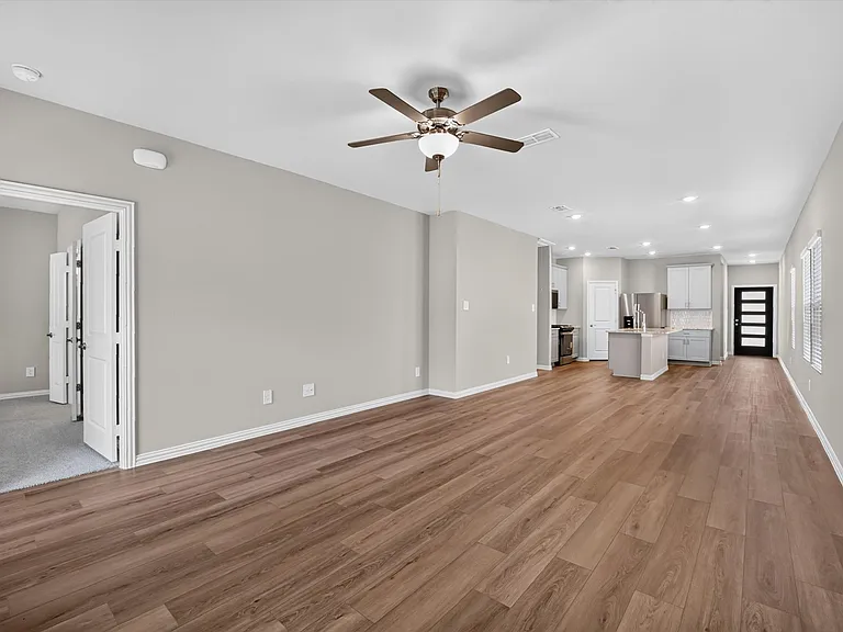 512 Dorothy Dr — Photo 3