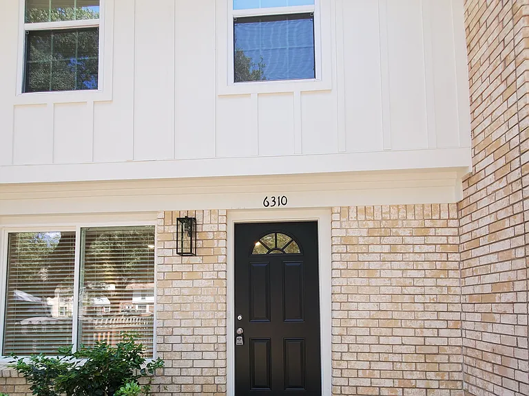 6310 Harvard Ct — Photo 2