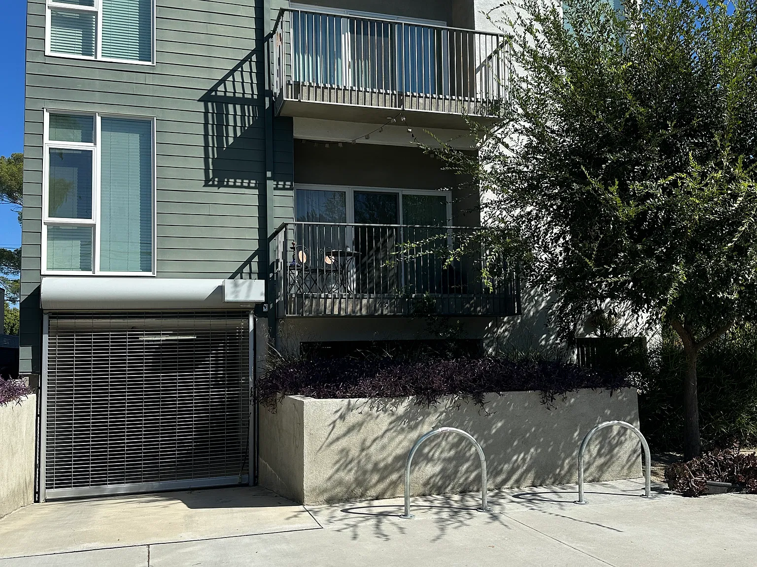 3 bed, 2.5 bath, 1600 sqft, $4,000 — Photo 1