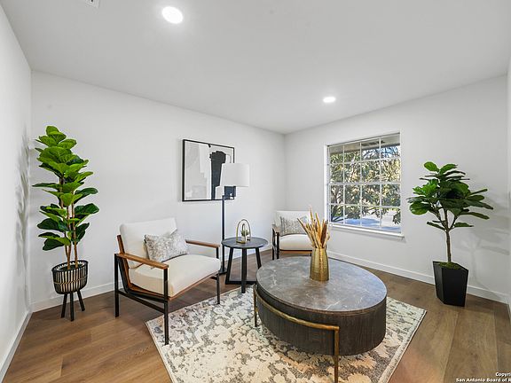 5th image of 550 CRESTWAY DR