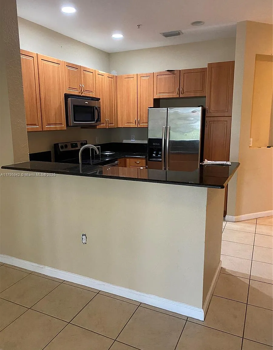 3 bed, 1800 sqft, $3,000 — Photo 1