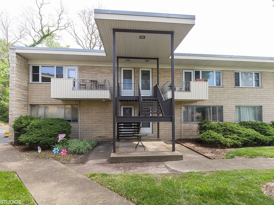 1st image of 6 Garden Dr APT 8