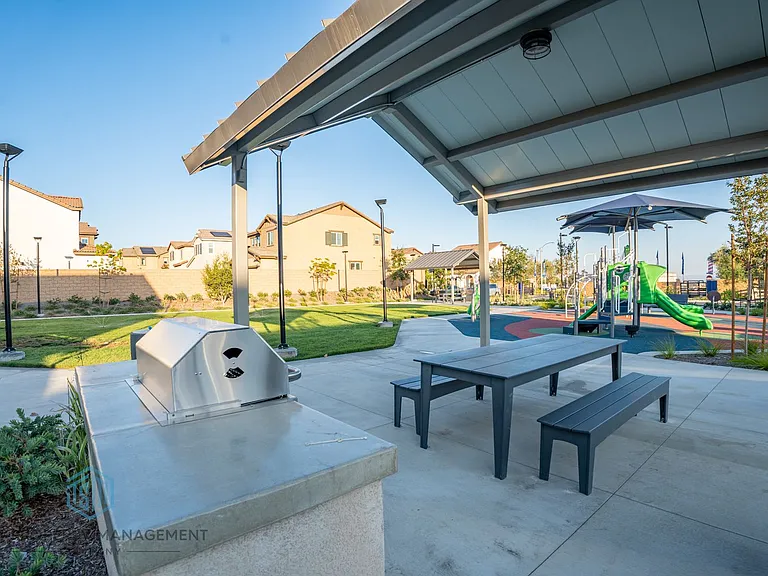 16040 Olivas Ln — Photo 17