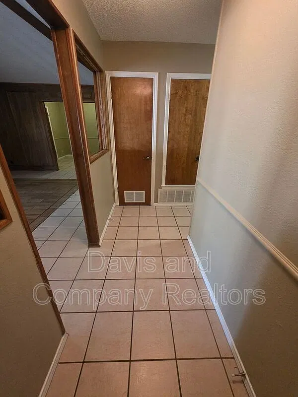 3 bed, 2.0 bath, 1595 sqft, $2,000 — Photo 3