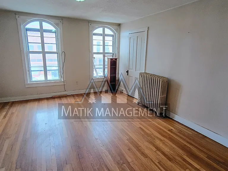 143 Main St W #1/2 — Photo 6